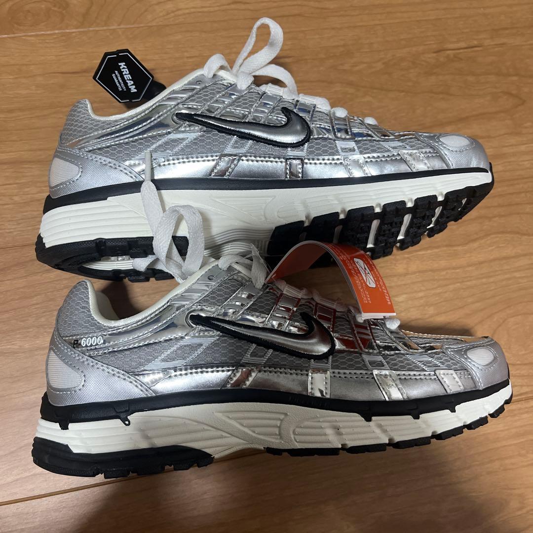 【新品】NIKE P-6000メタリックシルバー　23.5cm タグ、箱有り