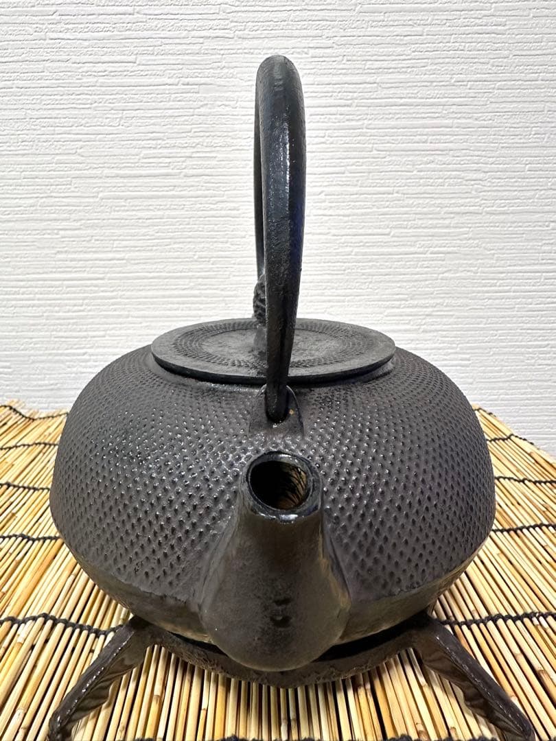 USED品 南部雲南堂鍋元造 15型丸平形アラレ 鉄瓶 南部鉄瓶 南部