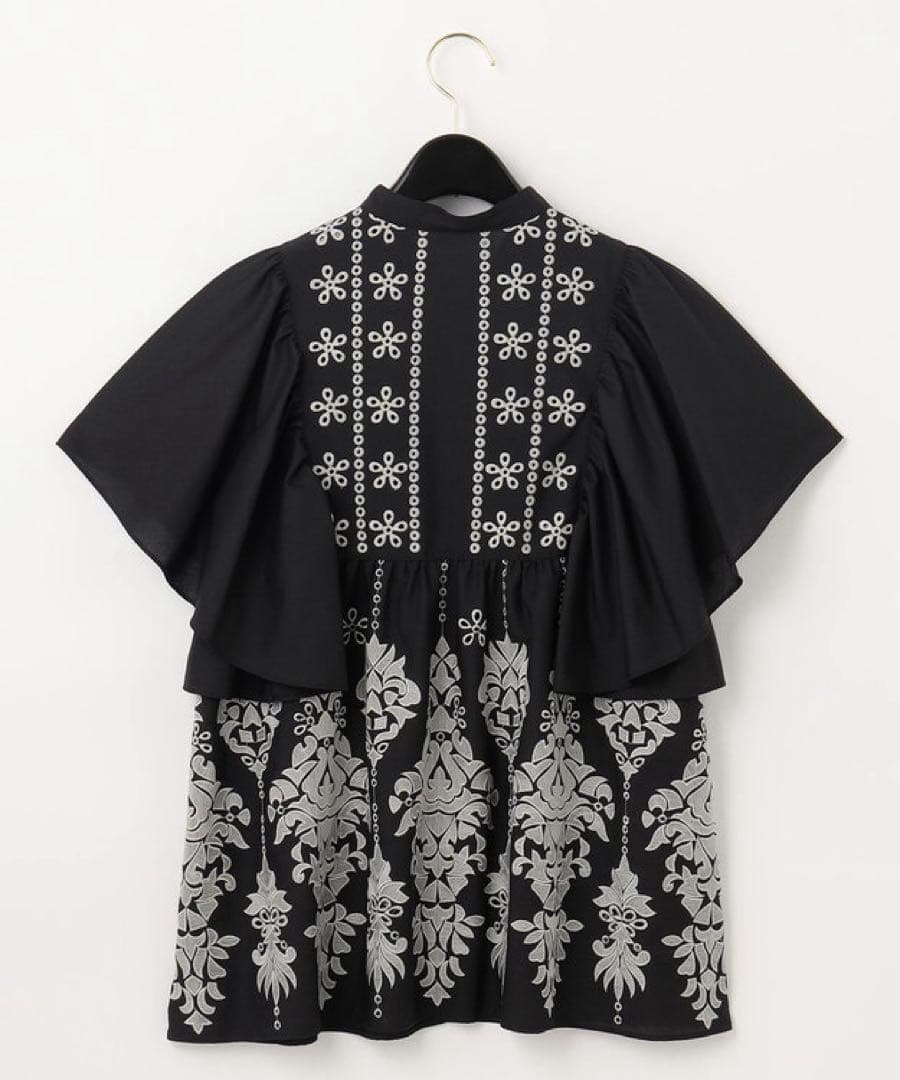 グレースコンチネンタル オーナメントブラウスフレアスリーブ刺繍入り