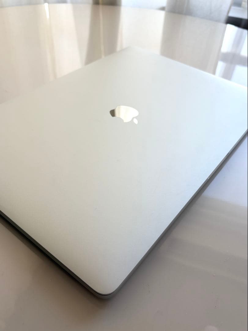 MacBook本体 Macbook pro 2019 15inch 16GB 2.4GHz 9i