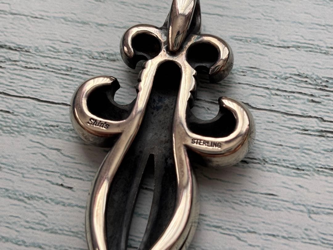 シンズスカルプチャービッグオープンリリーペンダントネックレスユリ