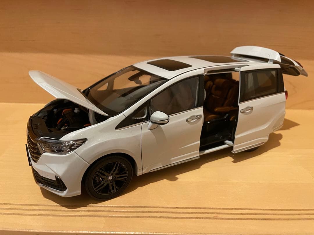 ホンダ ODYSSEY 1/18スケールモデル