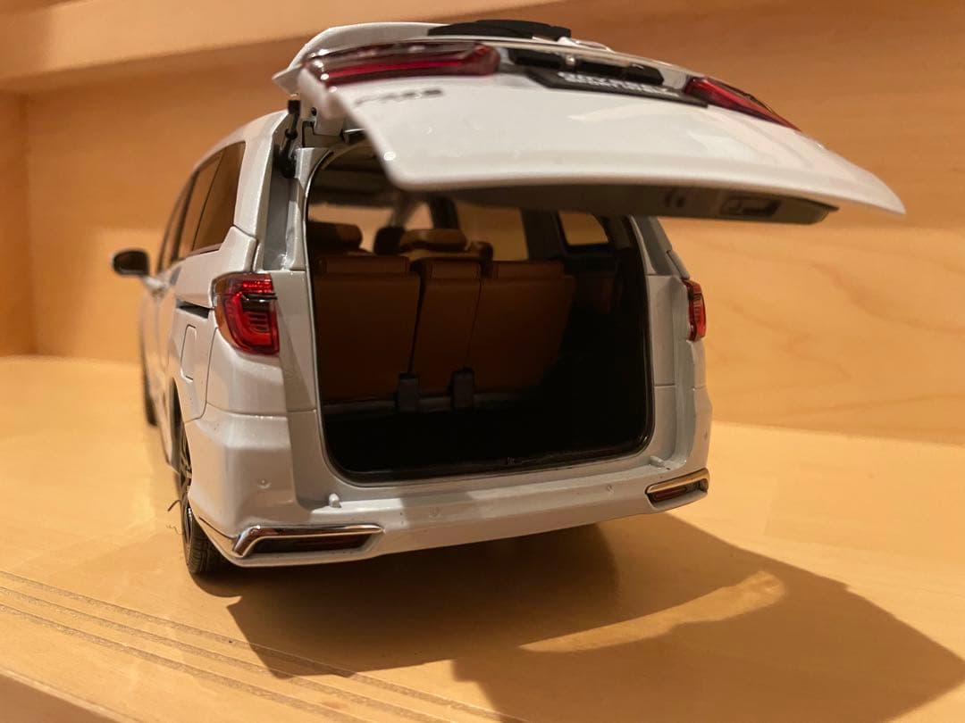 ホンダ ODYSSEY 1/18スケールモデル