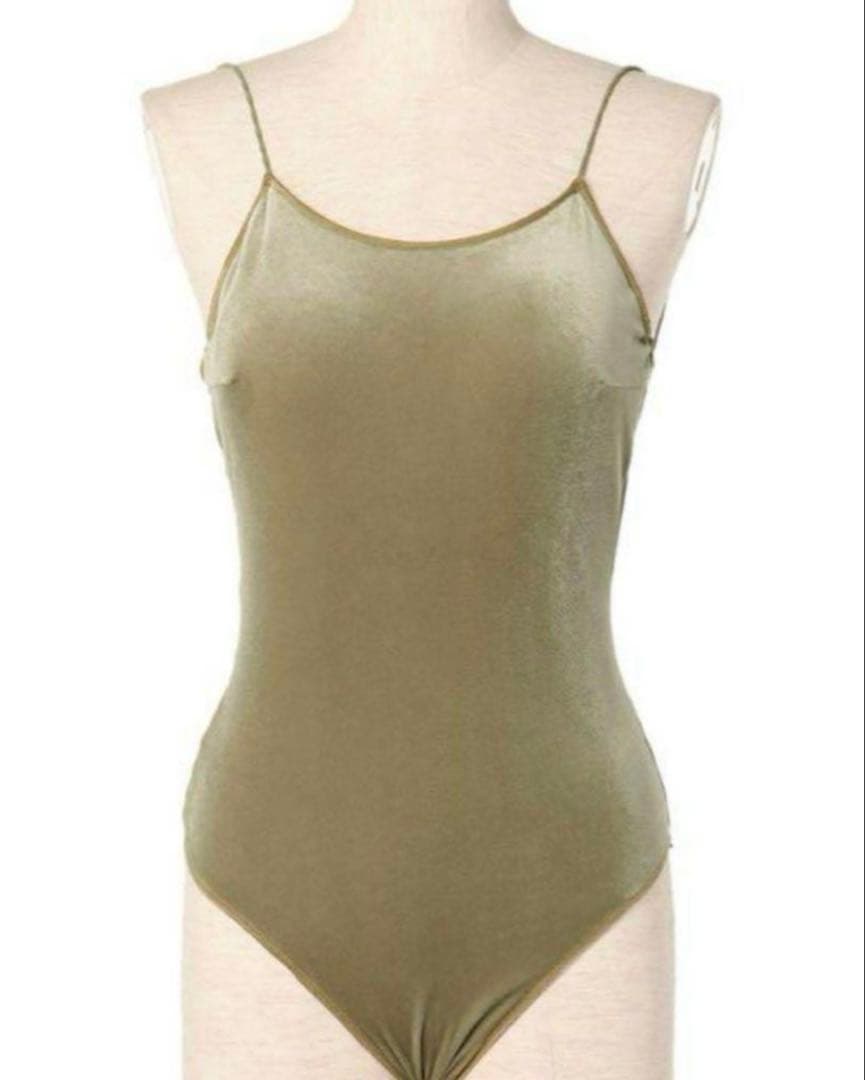 エトレトウキョウ　ETRE Tokyo 水着　伊原葵着用