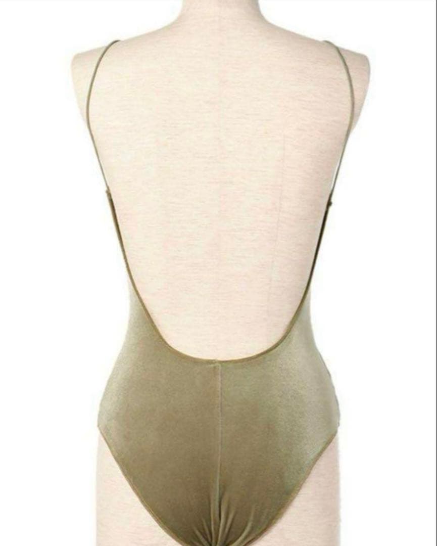 エトレトウキョウ　ETRE Tokyo 水着　伊原葵着用