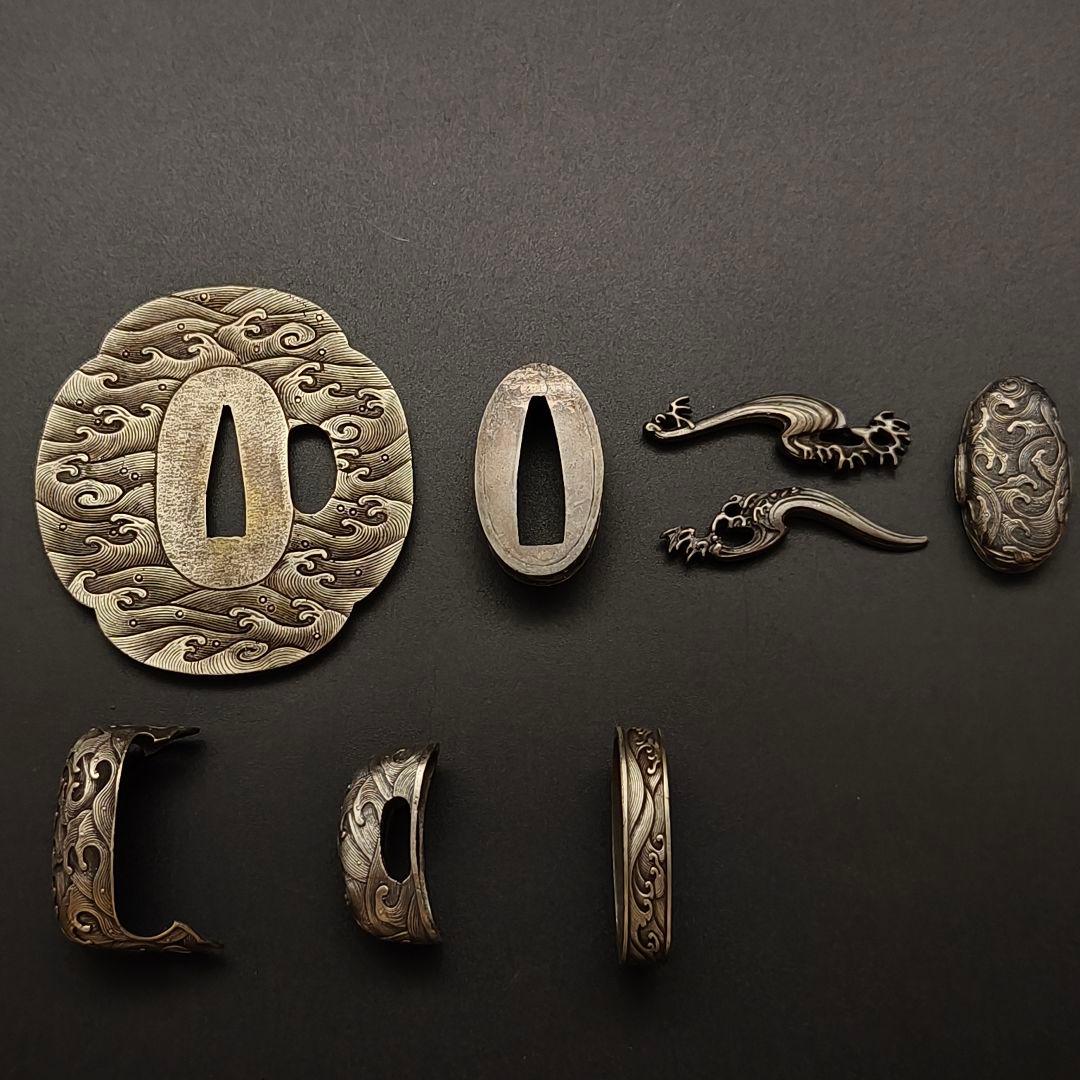 海浪の図 縁頭 目貫 鐺 栗形 柄鞘一式金具 銅製 銀メッキ - メルカリ