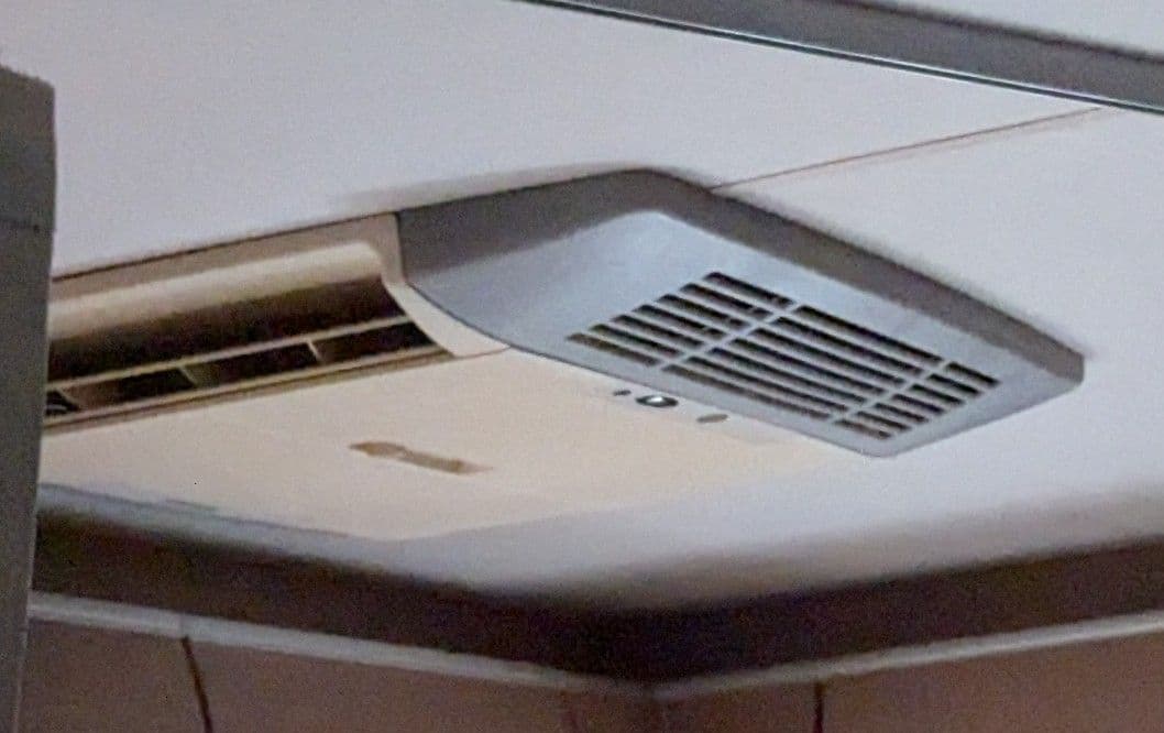 Dometic エアコン本体 カバーとリモコンのみ　B2200 61+uNzE5fkL._AC_UF350,