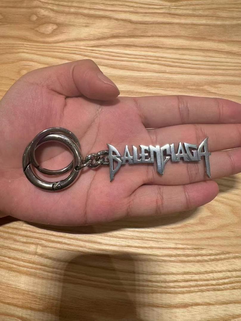 BALENCIAGA メタルロゴキーホルダー