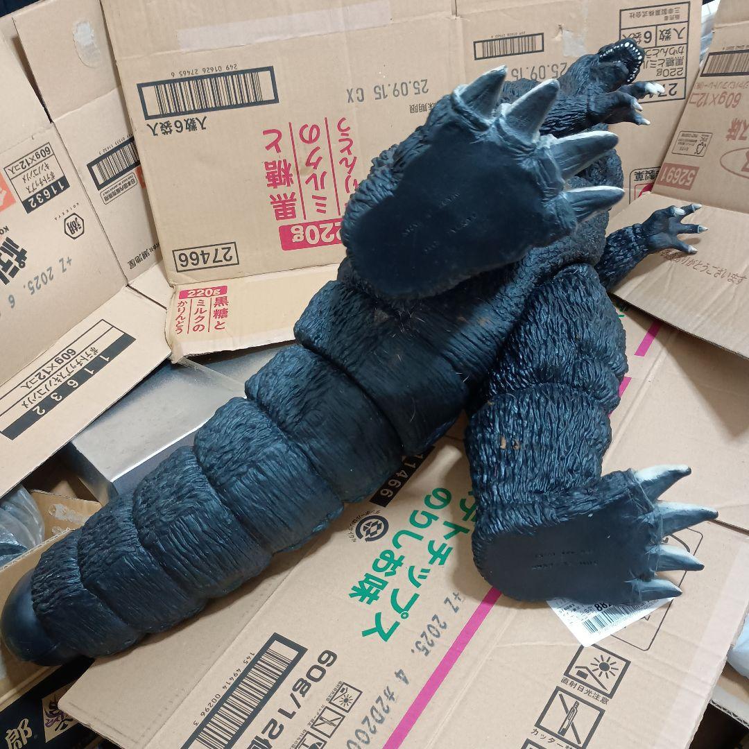 ゴジラ フィギュア　全長　約85センチ