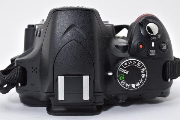 ニコン Nikon D3200 ダブルズームキット 《ショット数8116回》