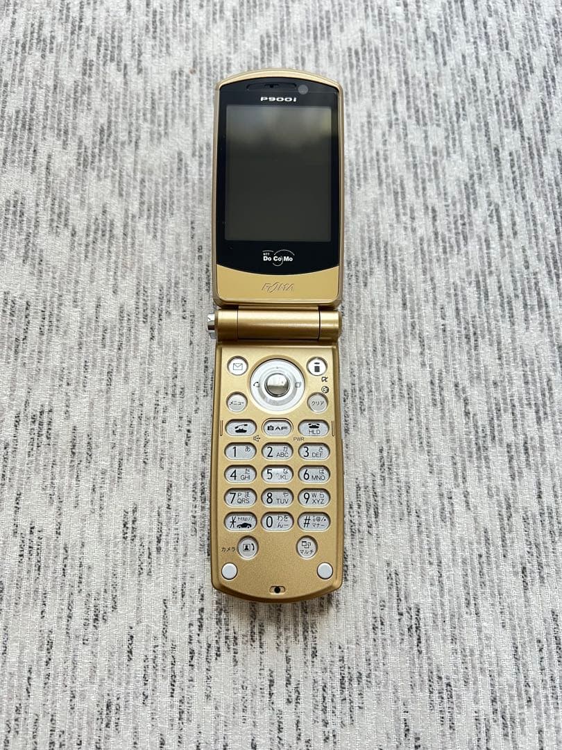 使用可能❔FOMA P901iS BOSSチェック docomo 携帯電話 限定