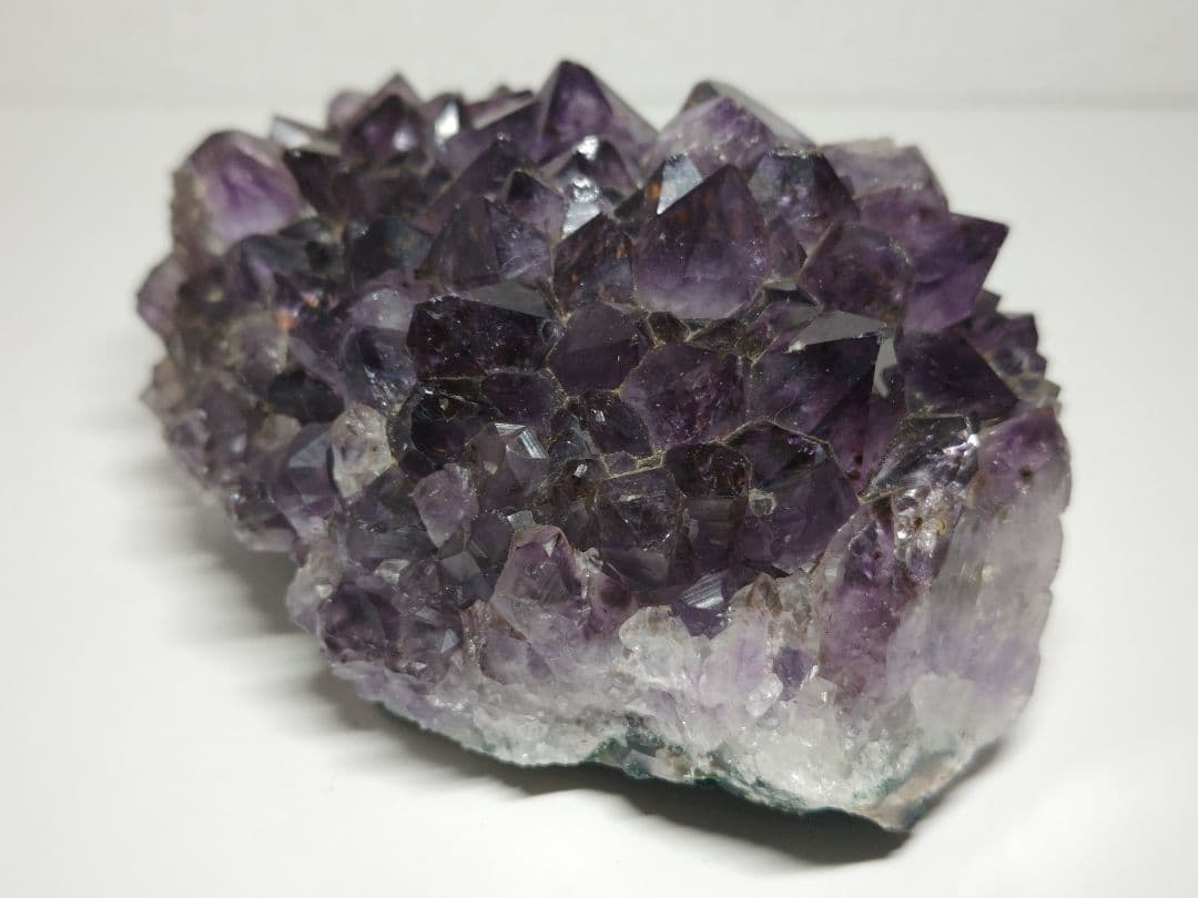 アメジスト 1.3kg 水晶 クォーツ 原石 鑑賞石 自然石 誕生石 鉱物 水石