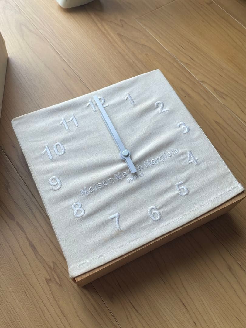 MAISON MARTIN MARGIELA 箱付き 動作確認済み 置時計 - メルカリ