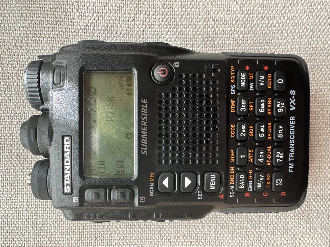 STANDARD 50/144/430MHz FM トランシーバー VX-8