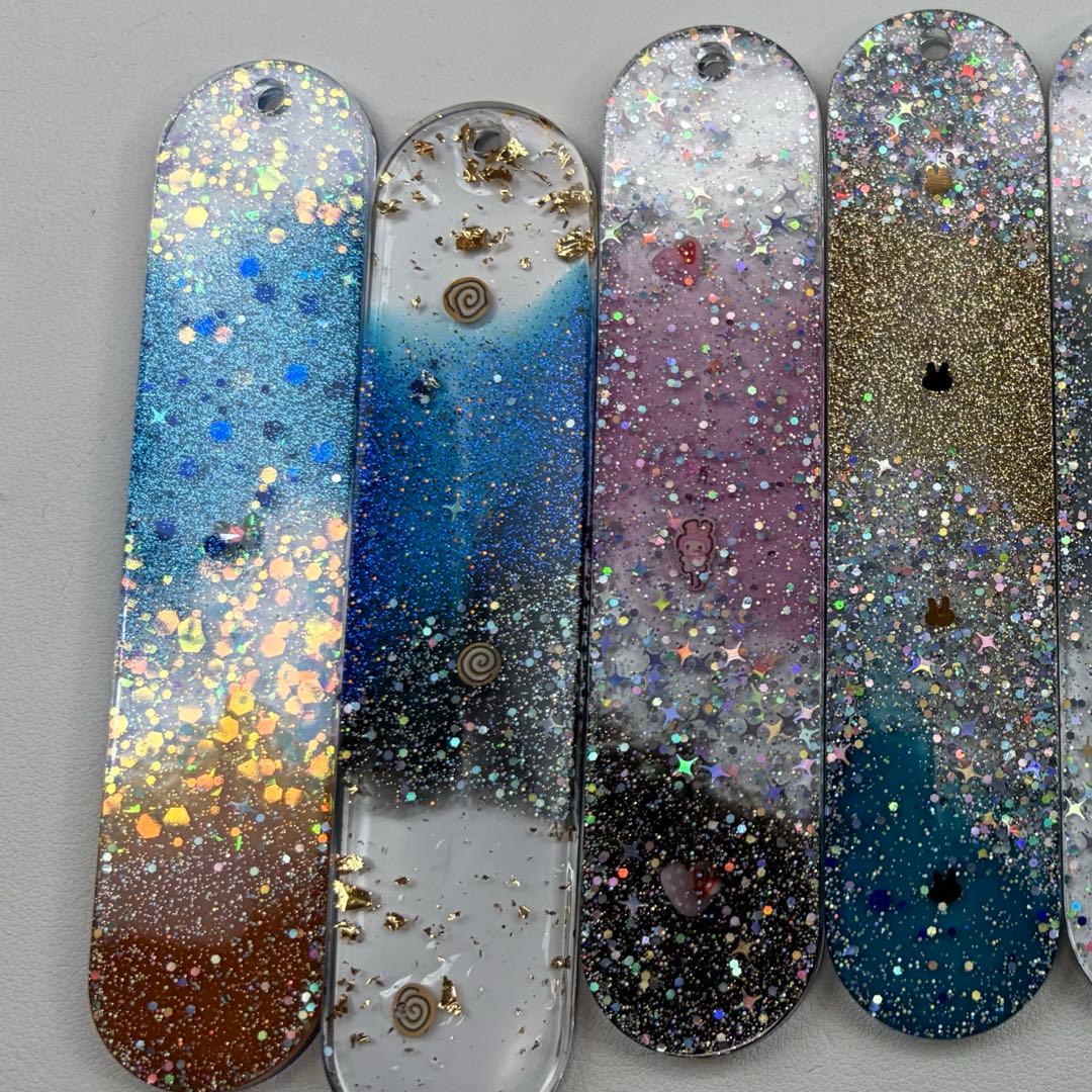 王一博 新作 可愛い 栞 レジンキーホルダー 7点セット❣️0126 - メルカリ