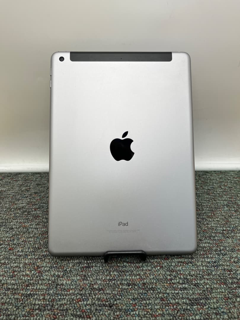 【美品】iPad5　第5世代　Wi-Fi+Cellular　simフリー　820 iPad 第5世代 32GB Wi-Fi+Cellular SIMフリー ゴールド 2017年 中古