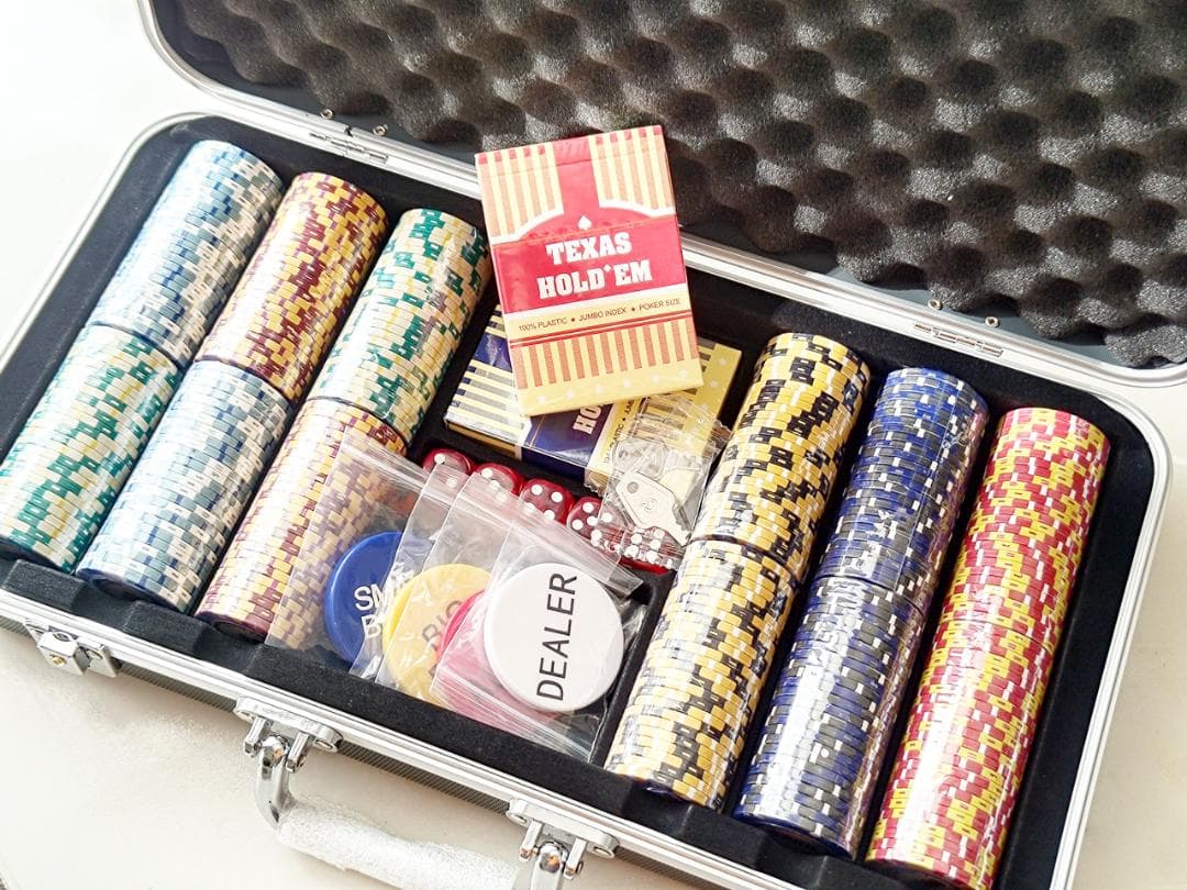 ポーカーチップ クレイ/モンテカルロ/300枚 楽天市場】【モンテカルロ特別P3倍上乗せ！】ポーカー チップ カジノ