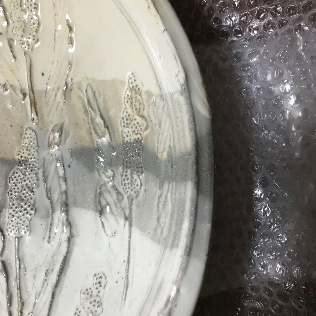 大皿　アンティーク　山上憲一　粉引貼草文大皿　直径41.5ｃｍ