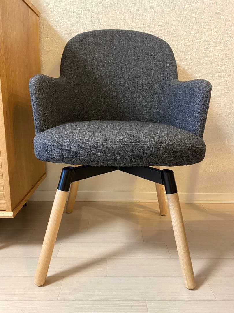 IKEA】JANOLOFヤンオロフ 回転式ダイニグチェア - メルカリ