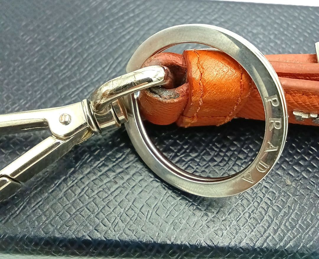 週末SALE【PRADA】 サフィアーノ キーリング オレンジレザー