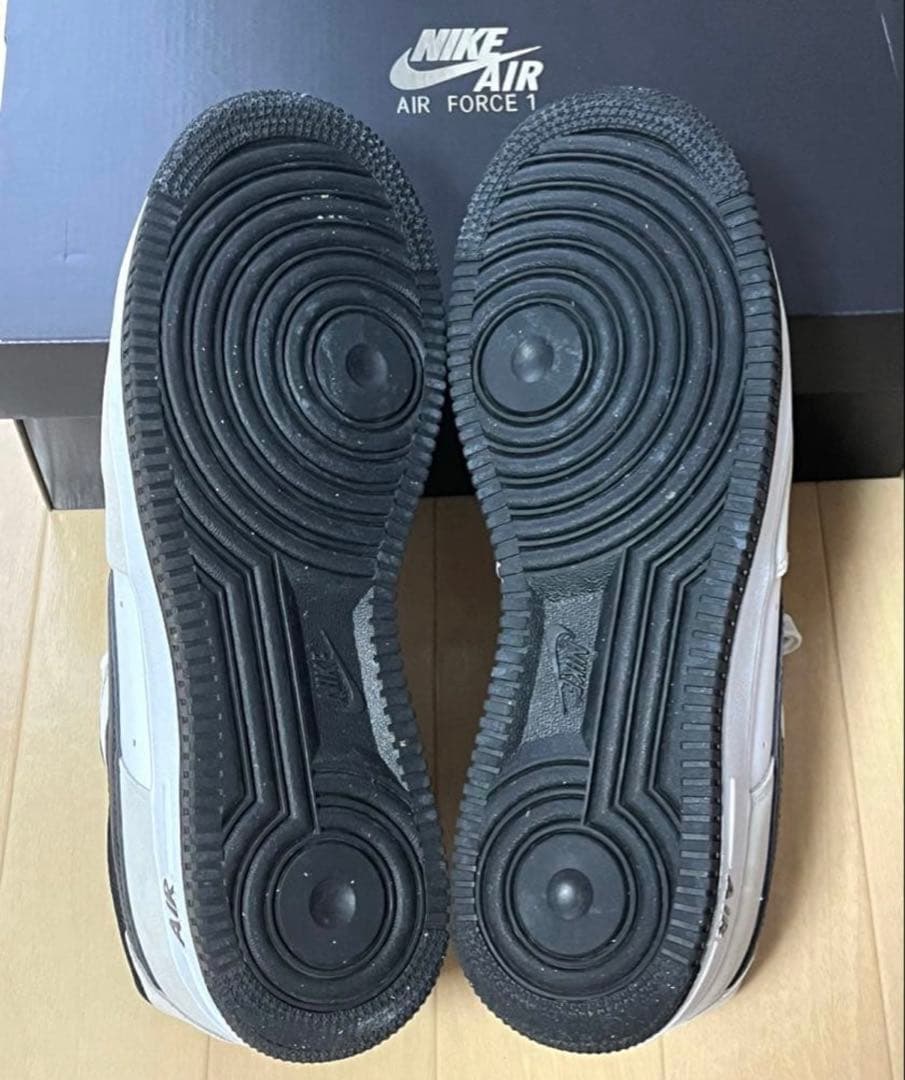 ナイキ エア フォース 1 '07 LV8 ホワイト/ブラック 27.5cm