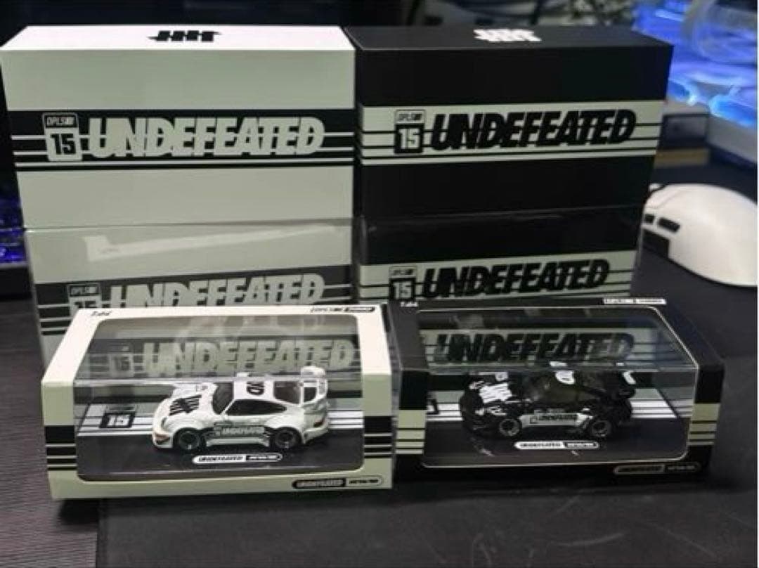 Inno64 RWB 964&993 undefeated 黑白2台セット Inno64 1:64 DPLS Undefeated Porsche RWB993 & RWB964 Tokyo Auto