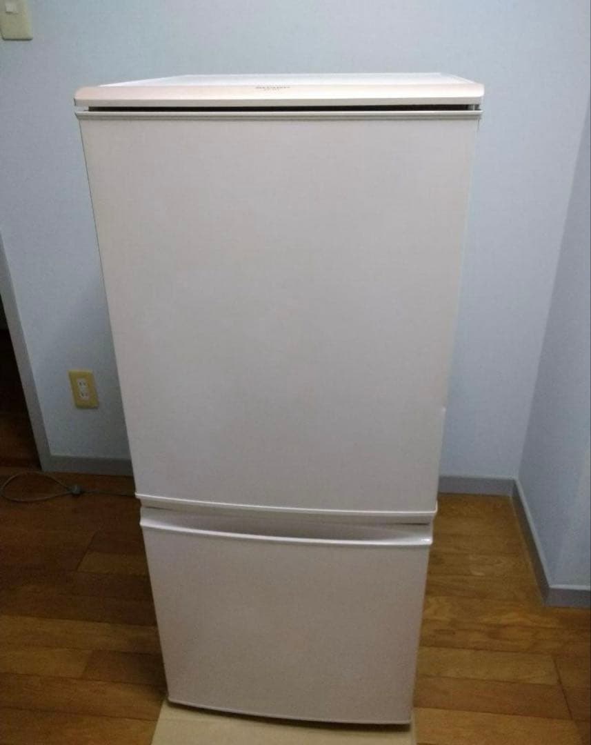SHARP 冷蔵庫 2010年製 中古 137L 2ドア冷蔵庫 シャープ つけかえどっちもドア 2010年～2011年