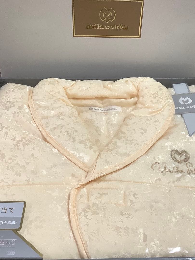 【未開封】ミラショーン　シルク肩当て　手引き真綿シルク100%使用　フリーサイズ 未開封】ミラショーン シルク肩当て 手引き真綿シルク100%使用