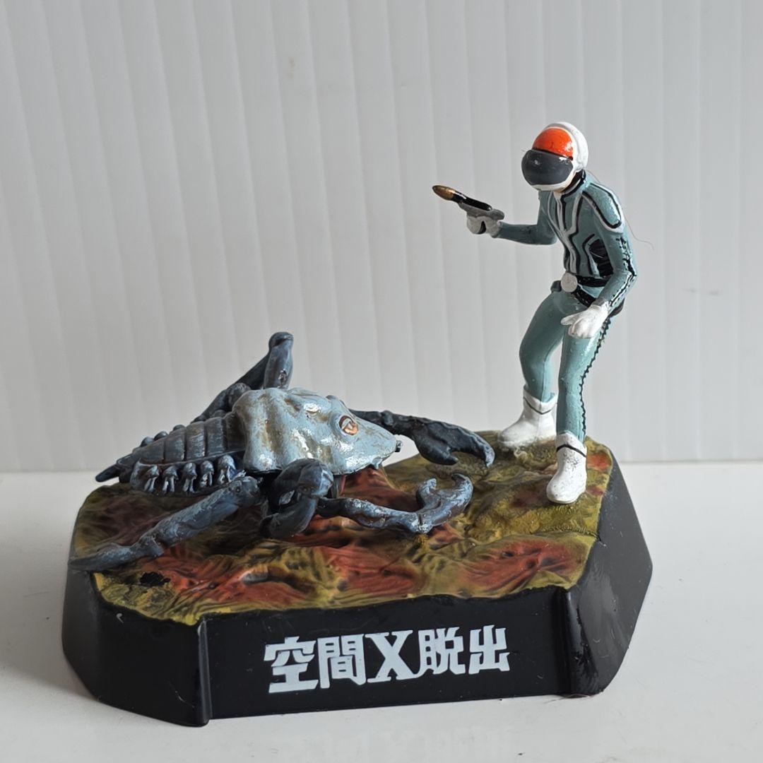 ウルトラマン 隊員 空間X脱出 グモンガ ウルトラ怪獣名鑑 フィギュア
