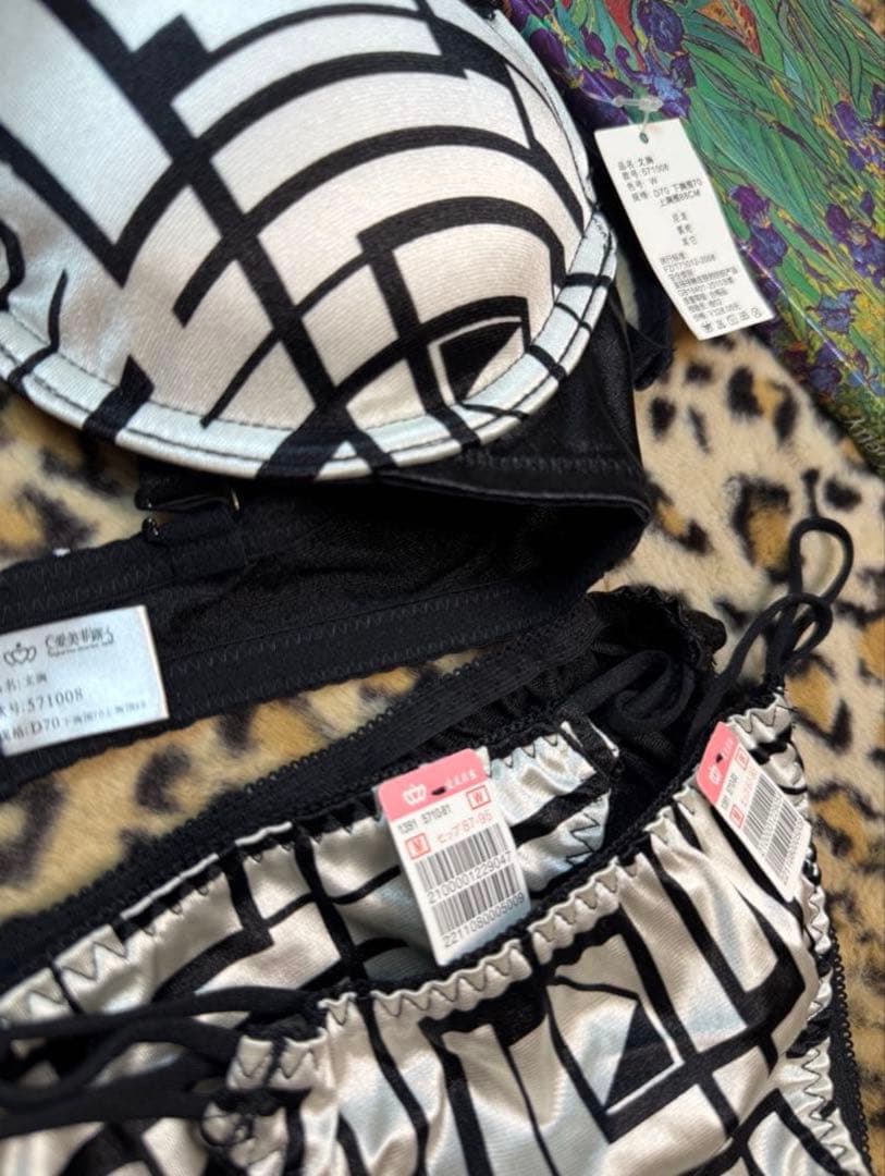 エメフィール 廃盤モデル サテン ピカピカ ツルすべ B70 /M - メルカリ