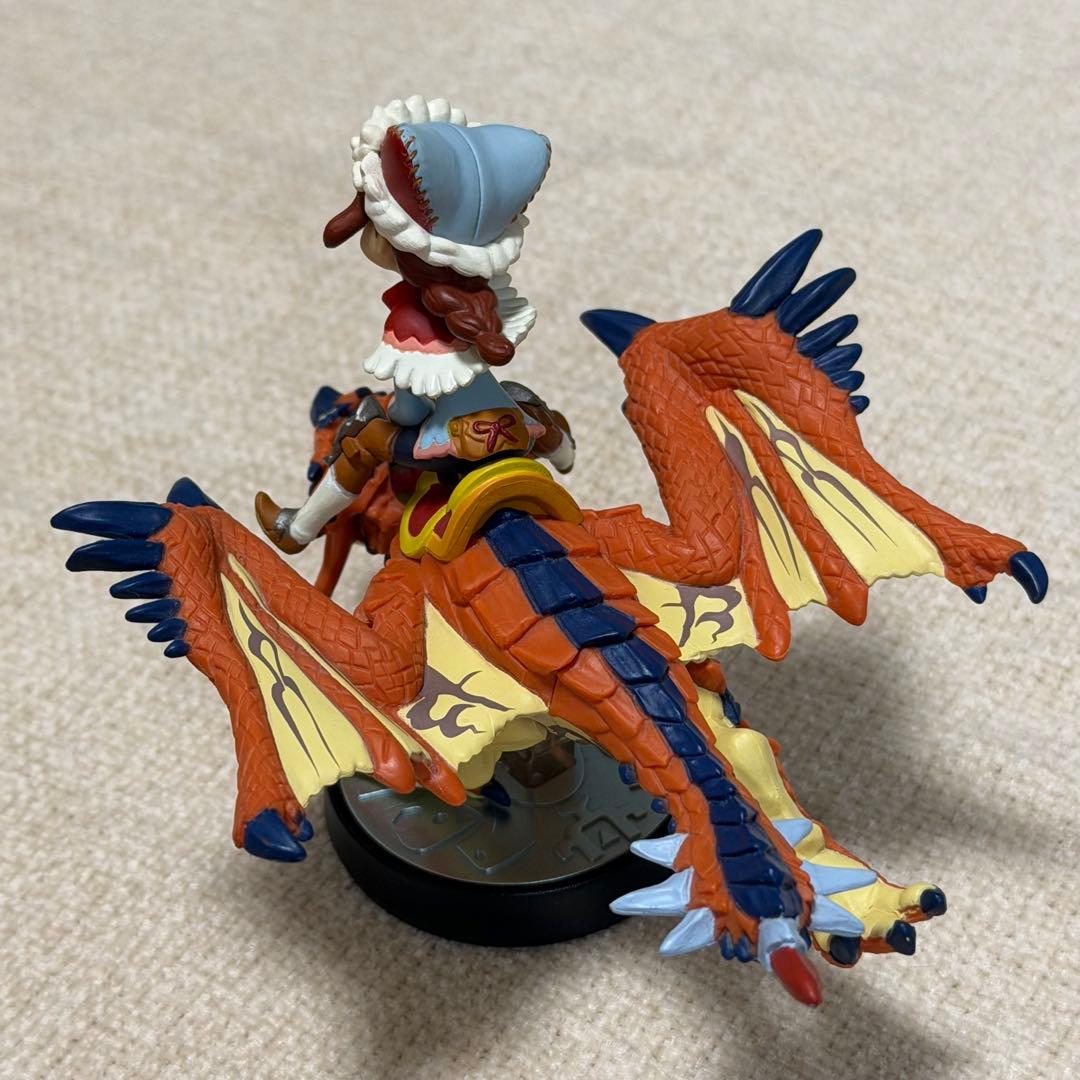 amiibo隻眼のリオレウス&ライダー女の子 モンスターハンター