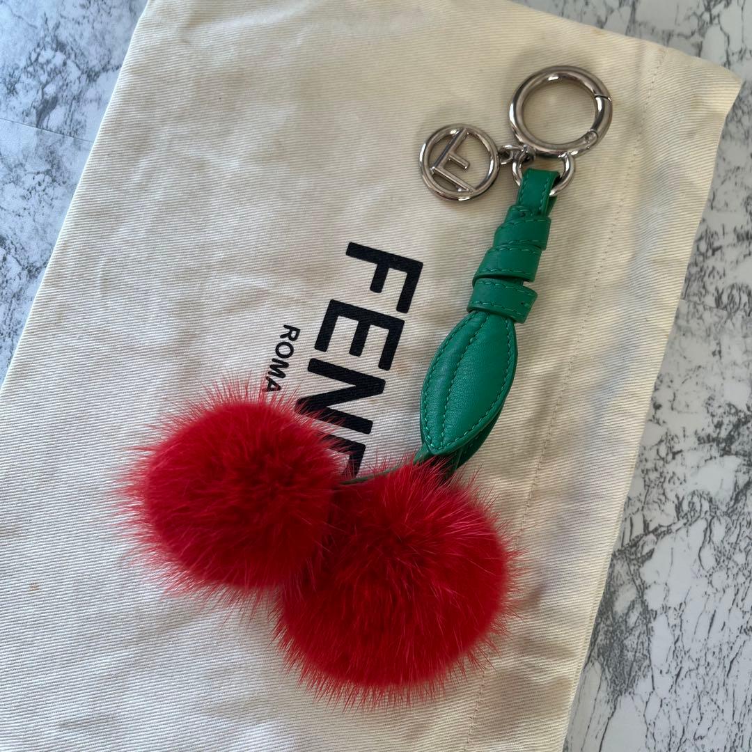 新品 FENDI フェンディ チェリー ミンク ファー キーホルダー チャーム