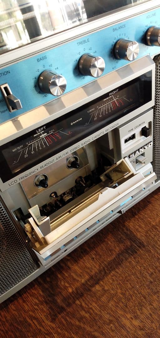 ジャンク カセットデッキ不動 ラジオ稼働 SANYO M-X824 ラジカセ