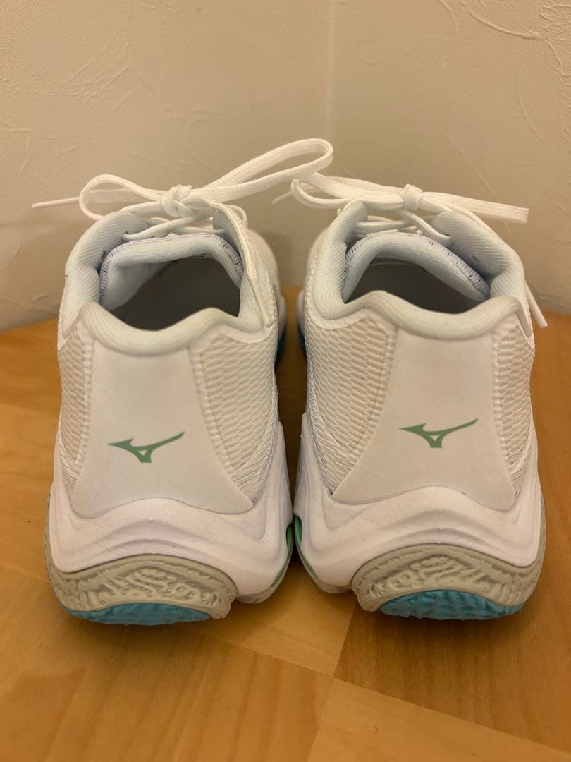 ほぼ新品！ミズノ ウエーブライトニングELITE 25.5cm