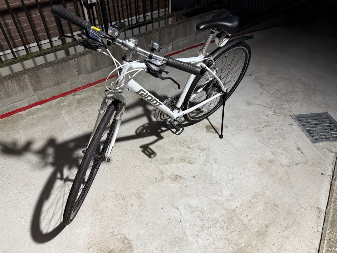 まい GIANクロスバイクESCAPE R3S ホワイト クロスバイク】今度の白はちょっと違います。ESCAPE RX3