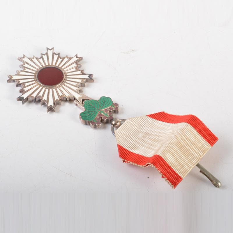 勲章 記章 徽章 勲六等単光旭日章 略章 箱付 N 6506 - メルカリ