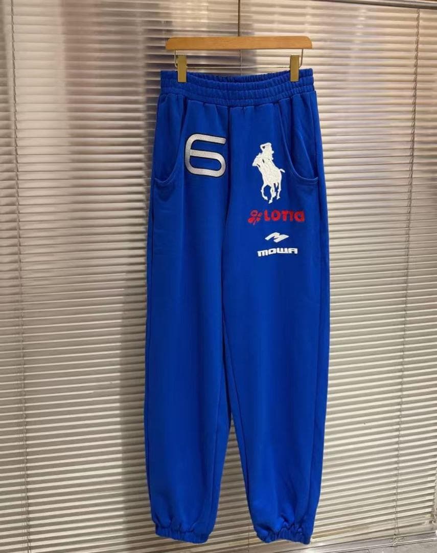 Mowalola 青いラガーパンツ ロゴ入り LONDON 1 Mowalola 青いラガーパンツ ロゴ入り LONDON 1