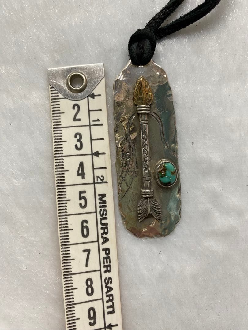 《一時的にお値下げ》矢モチーフ ネックレスチャーム