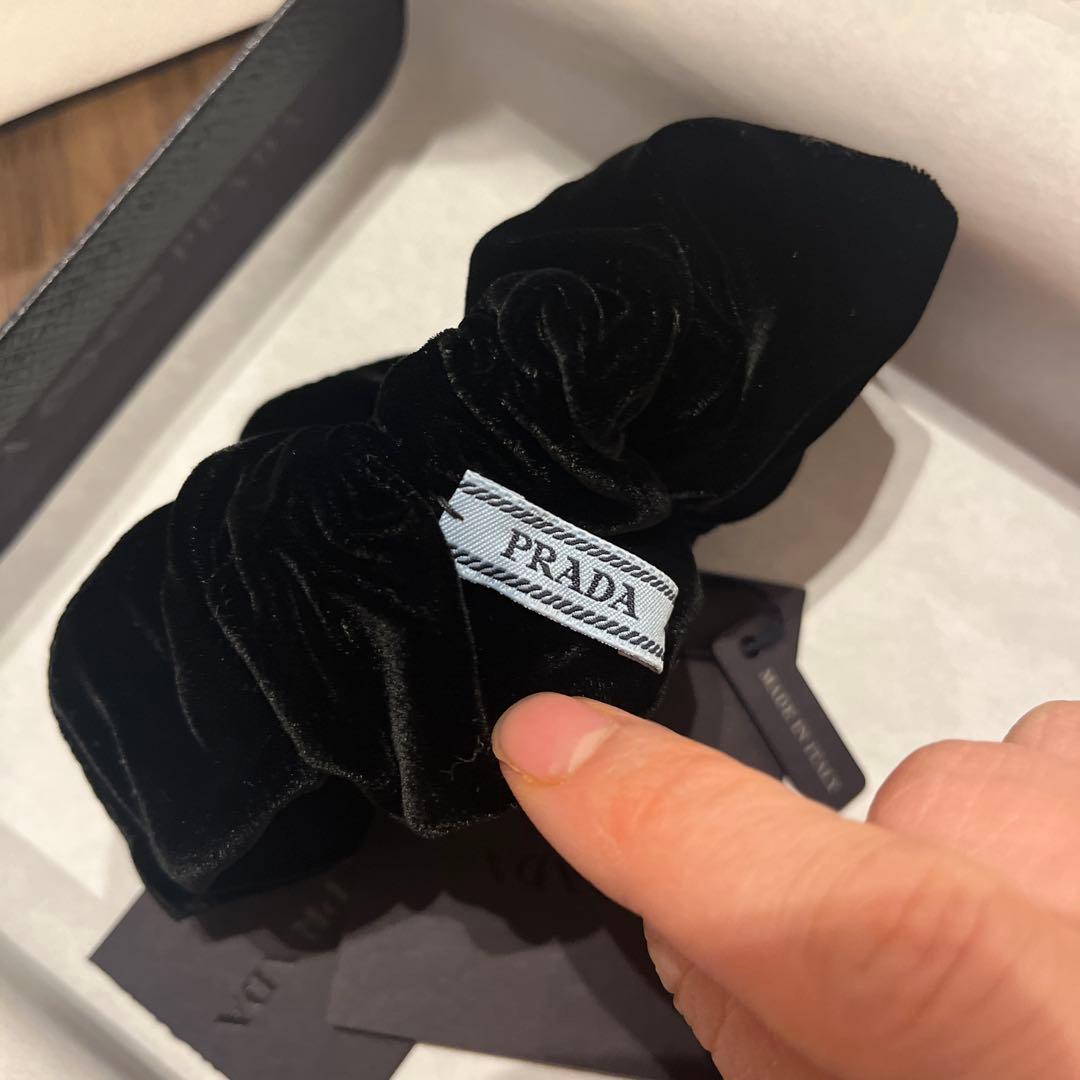 新品新作 PRADA ベロア シュシュ ヘアアクセサリー プラダ miumiu