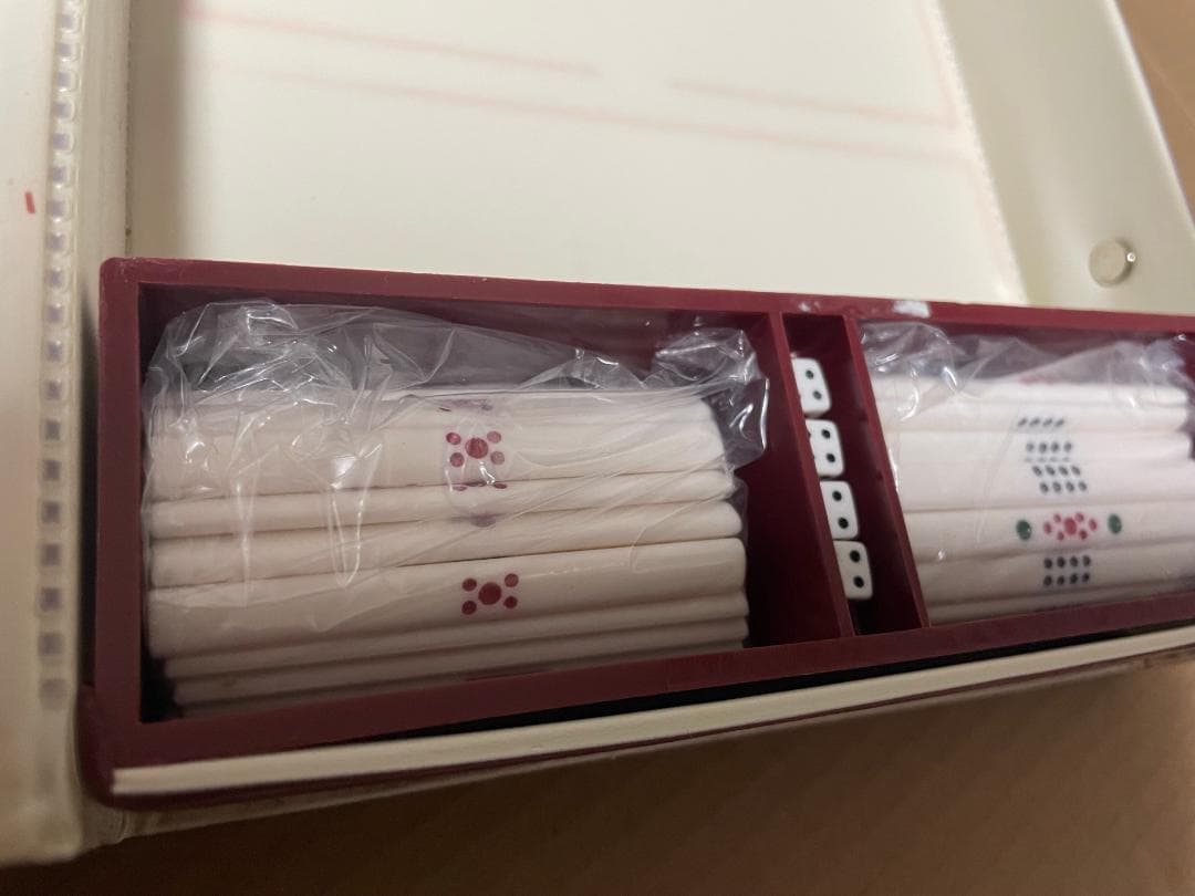 未使用なのでピカピカ　麻雀牌　昭和の年代モノ