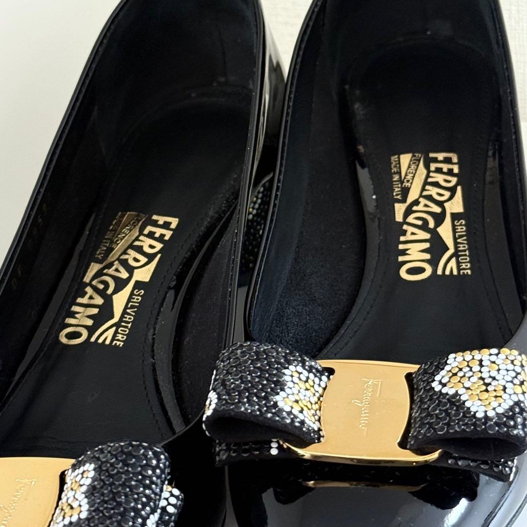 Ferragamo IVREA ラインストーンパンプス - メルカリ