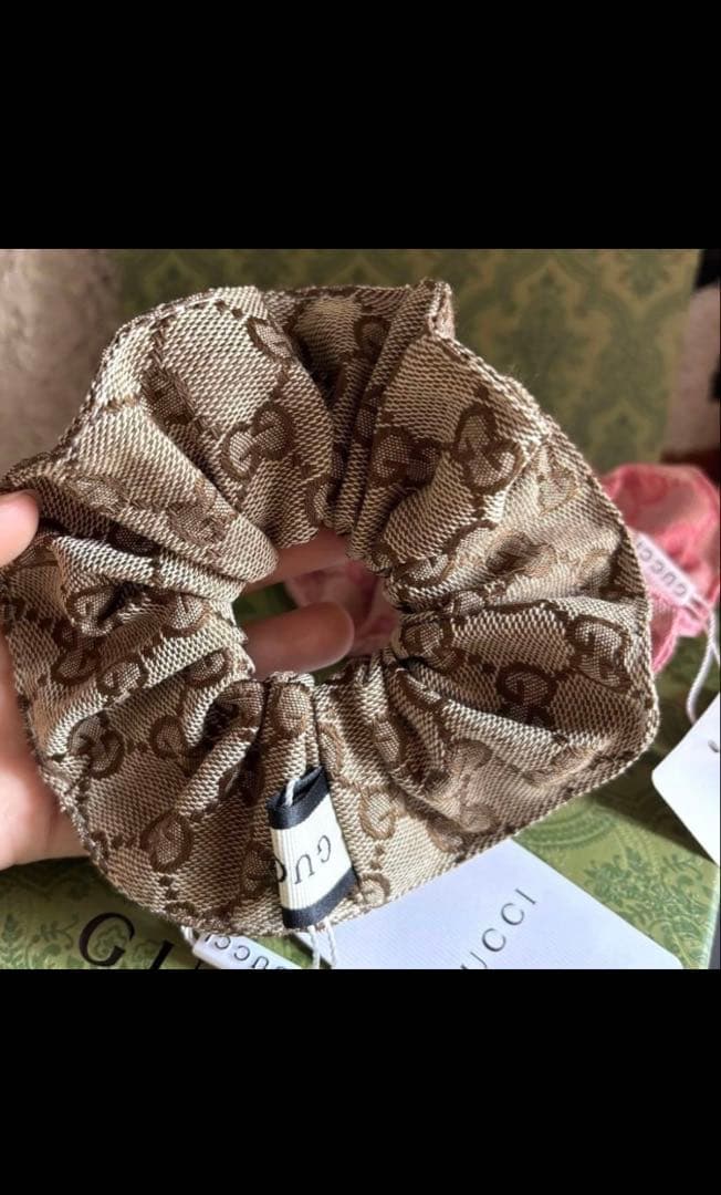 GUCCI GGロゴシュシュ ブラウン - メルカリ