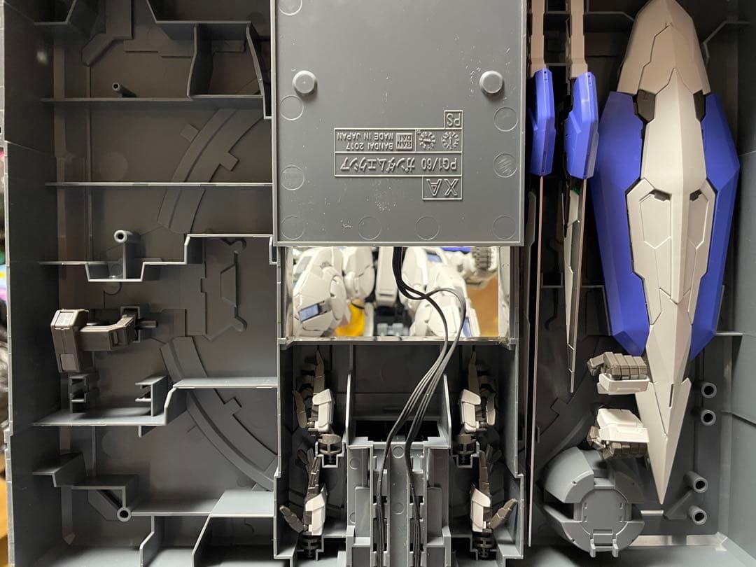 PG ガンダムエクシア　LEDユニット組込み済み