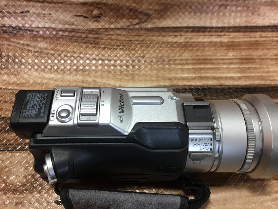 撮影再生ダビングOK　Victor　GR-DV2000　付属品あり　液晶大画面