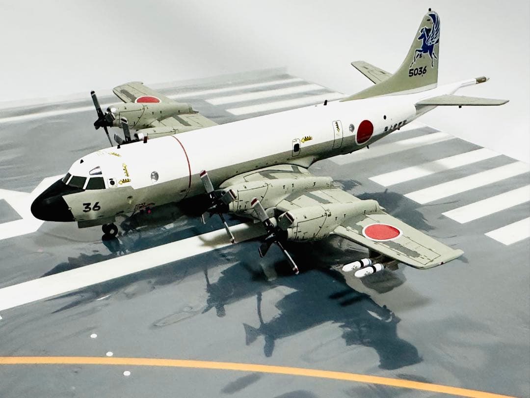 全日空商事 1/200 P-3C 海上自衛隊 VP-5 ペガサス滑走路プレート付