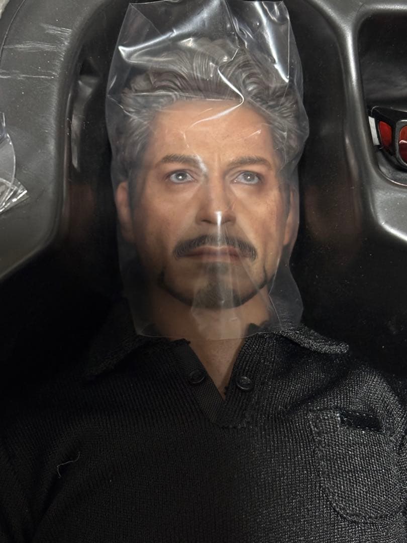 1/6 アイアンマン2 ホットトイズ　トニー・スターク アークリアクター開発版