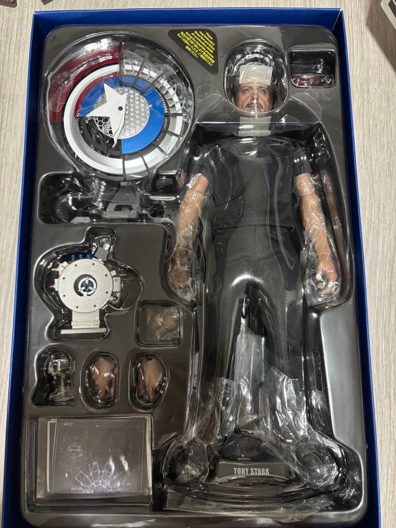 1/6 アイアンマン2 ホットトイズ　トニー・スターク アークリアクター開発版