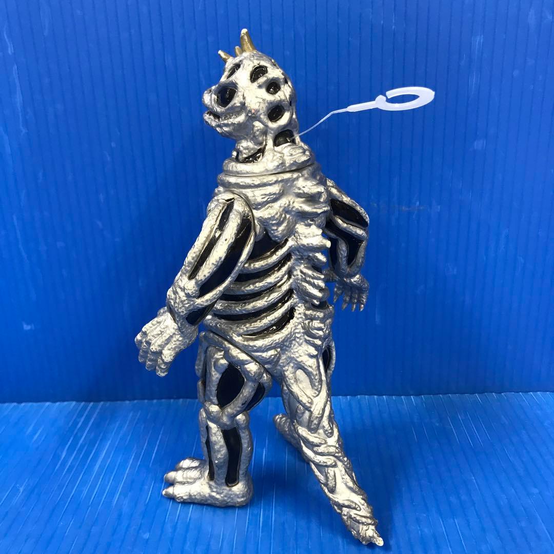 亡霊怪獣 シーボーズ(成形色：シルバー) 「ウルトラマン」 - メルカリ