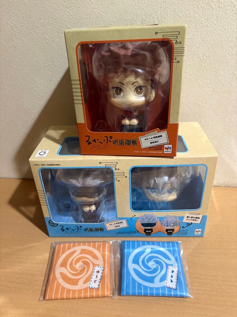 メガハウス るかっぷ 呪術廻戦 五条悟 虎杖悠仁 特典 座布団付き 6496 マスクを外したかっこ可愛い五条悟も！『呪術廻戦』見上げ＆おすわり