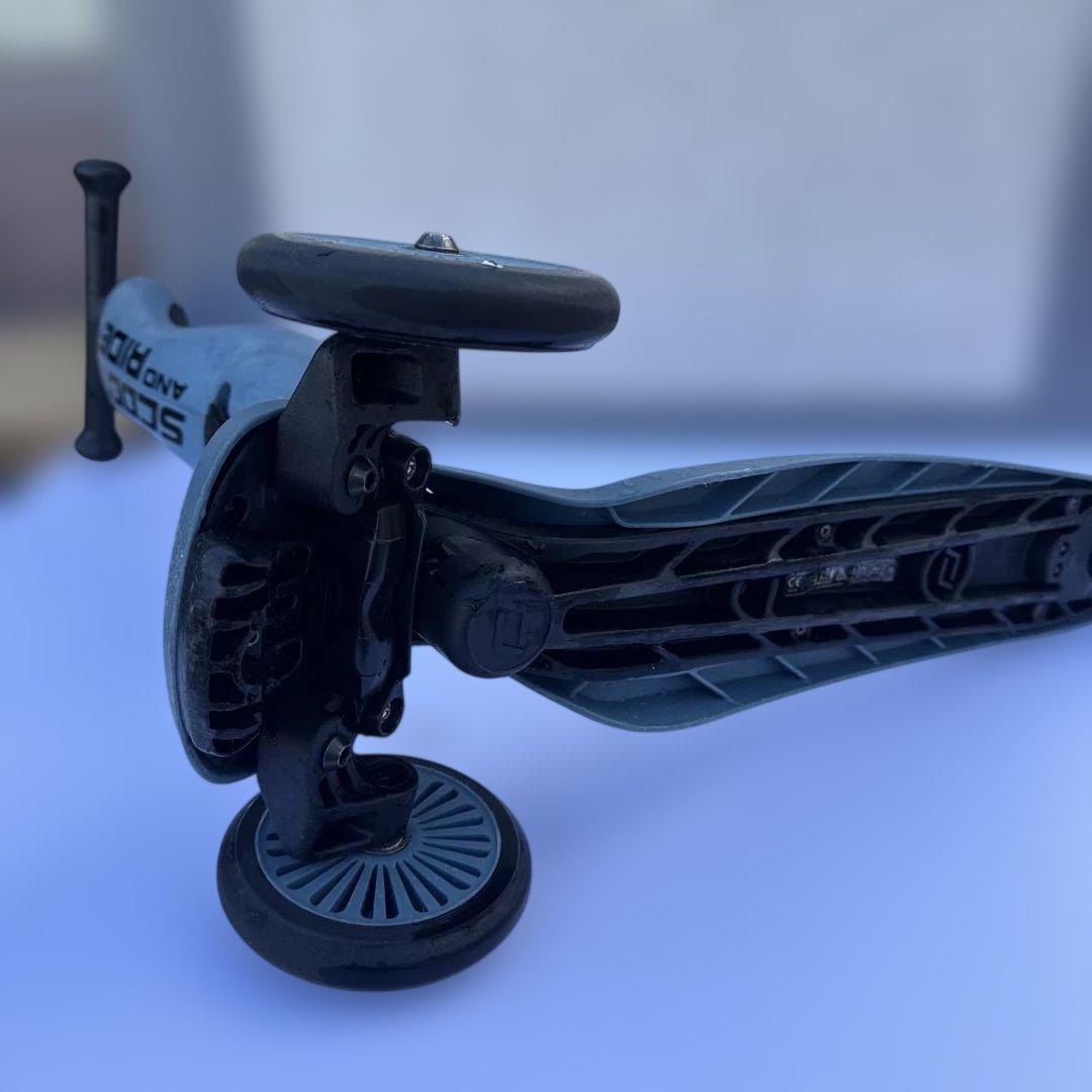 SCOOT AND RIDE 三輪車 ブルー　変形できるタイプ